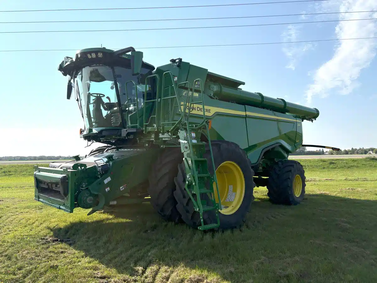 Gallery image 1 for 2022 John Deere X9 1100 Combine