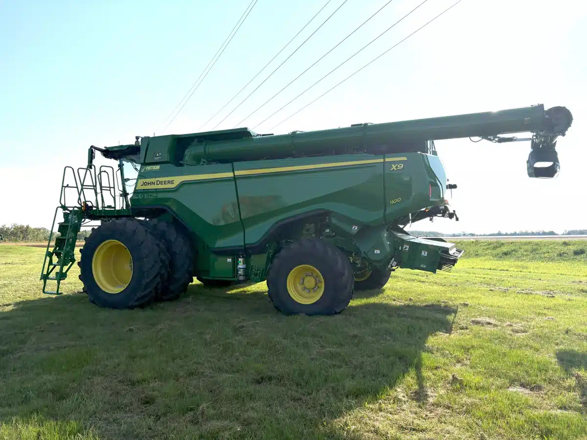 Gallery image 2 for 2022 John Deere X9 1100 Combine