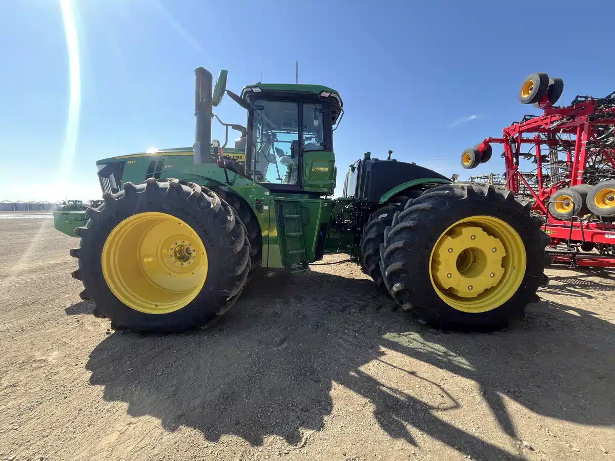 Gallery image 2 for 2025 John Deere 9R 640 Tractor