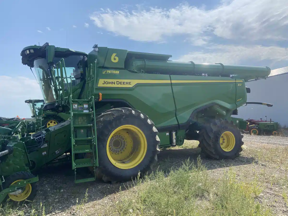 Gallery image 1 for 2023 John Deere X9 1000 Combine