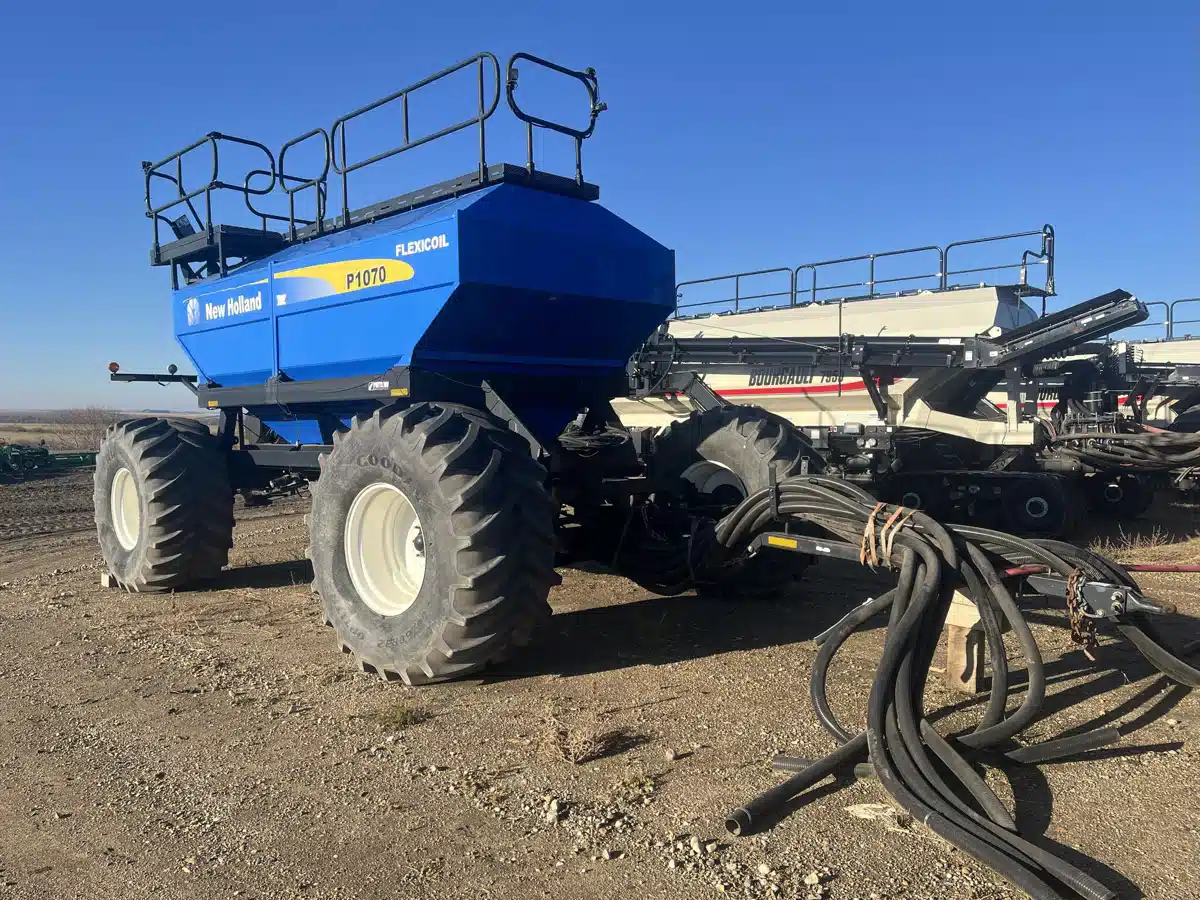 Gallery image 2 for 2011 New Holland P1070 Air Cart