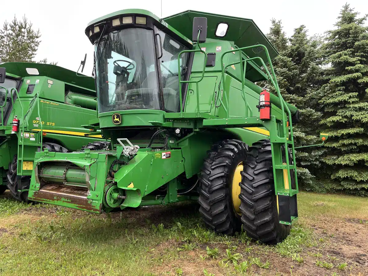 Gallery image 1 for Used 2002 John Deere 9750 STS Combine