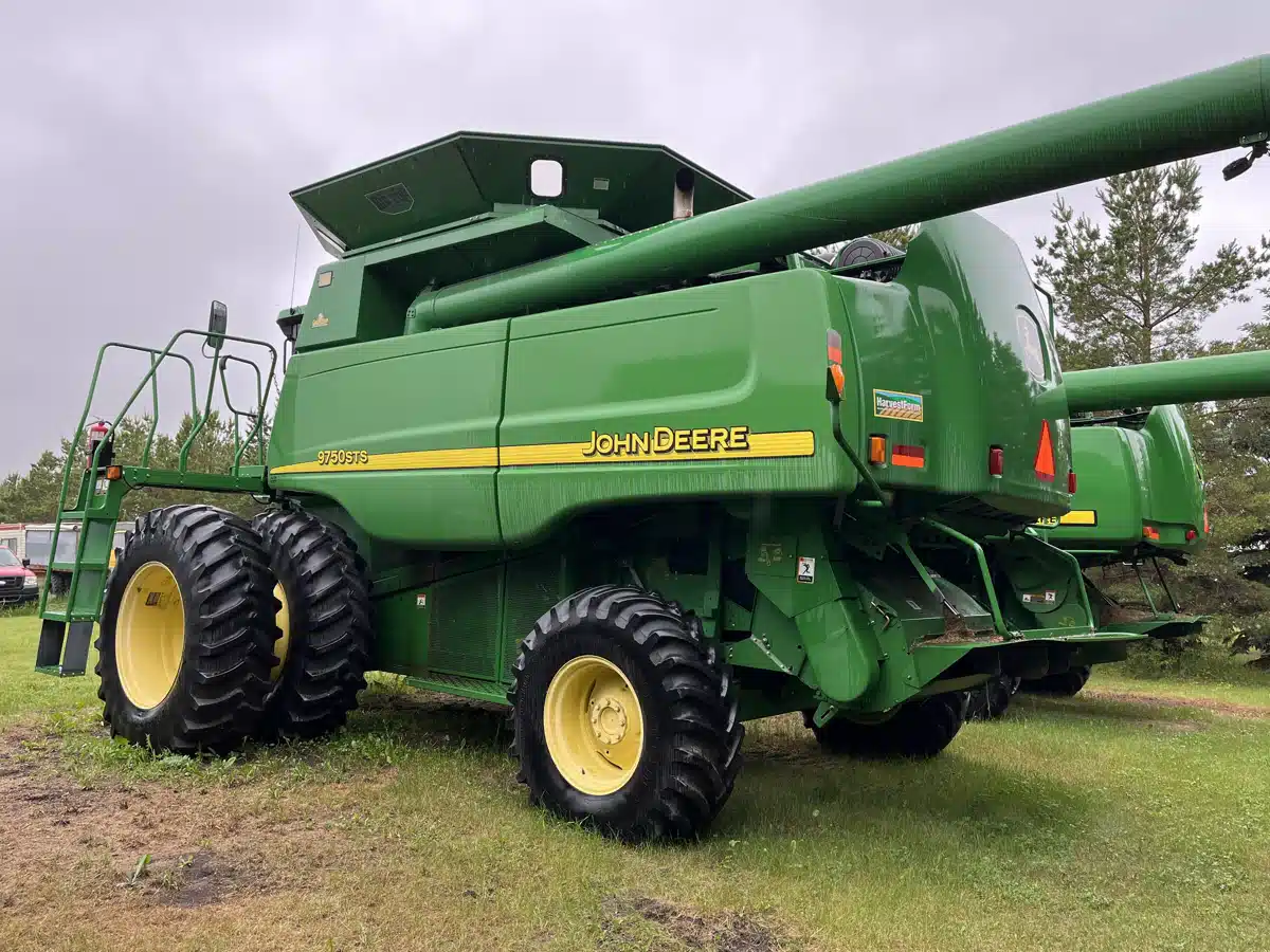 Gallery image 2 for Used 2002 John Deere 9750 STS Combine