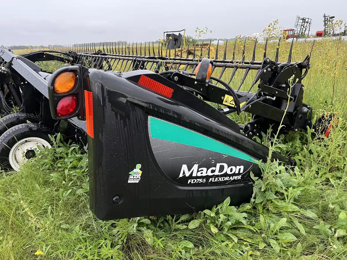 Gallery image 2 for Used 2014 MacDon FD75 Header - Flex Draper
