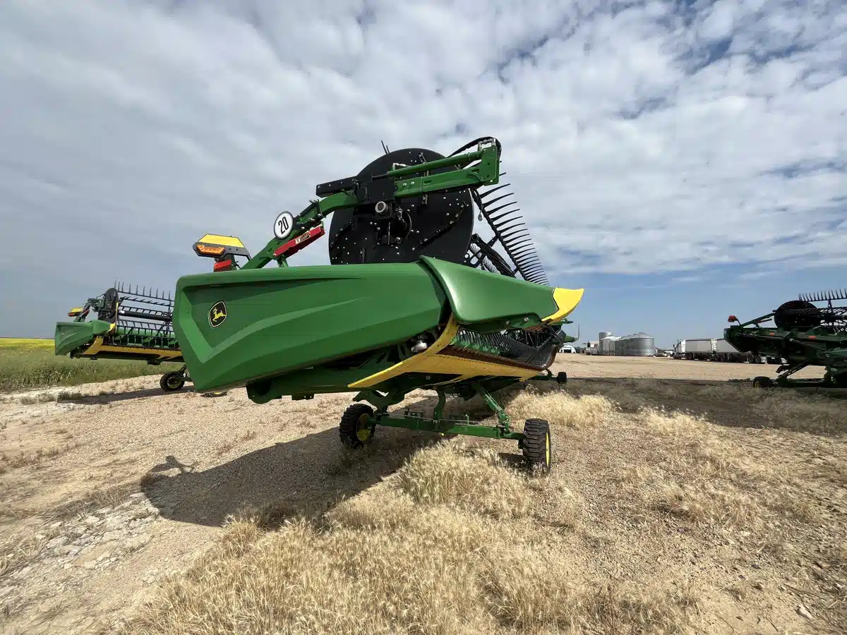 Gallery image 2 for Used 2022 John Deere HD45R Header - Draper