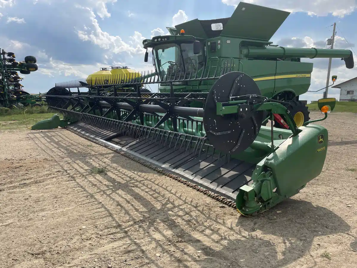 Gallery image 1 for Used 2018 John Deere 640FD Header - Draper
