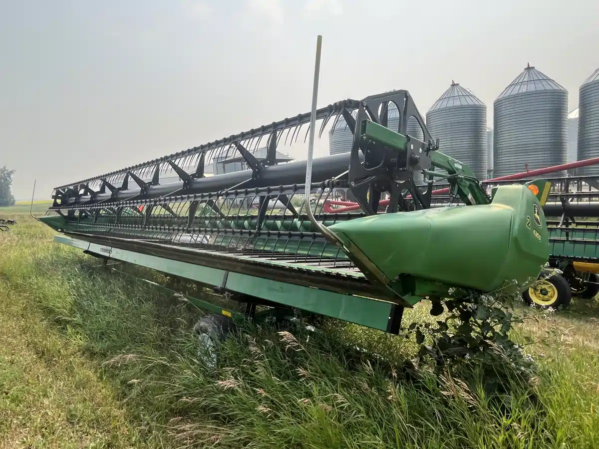 Gallery image 1 for Used 2013 John Deere 635D Header - Draper