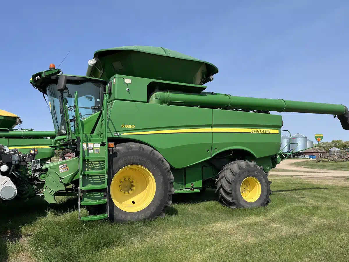 Gallery image 1 for Used 2017 John Deere S680 Combine