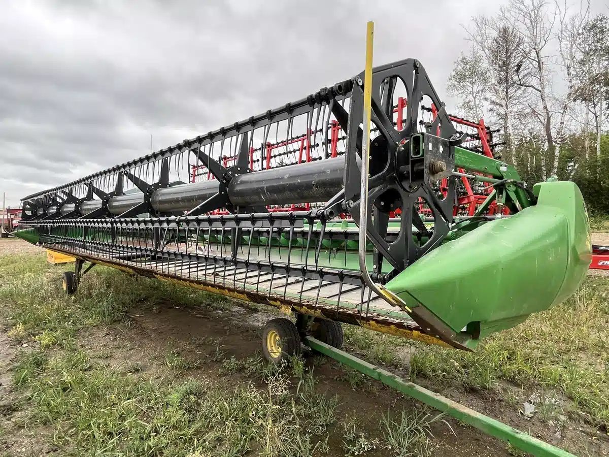 Gallery image 1 for Used 2009 John Deere 635D Header - Draper