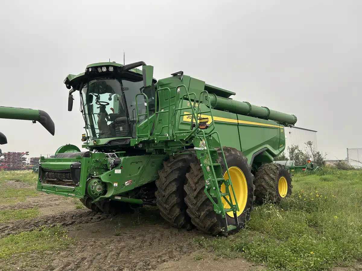 Gallery image 1 for Used 2024 John Deere X9 1000 Combine