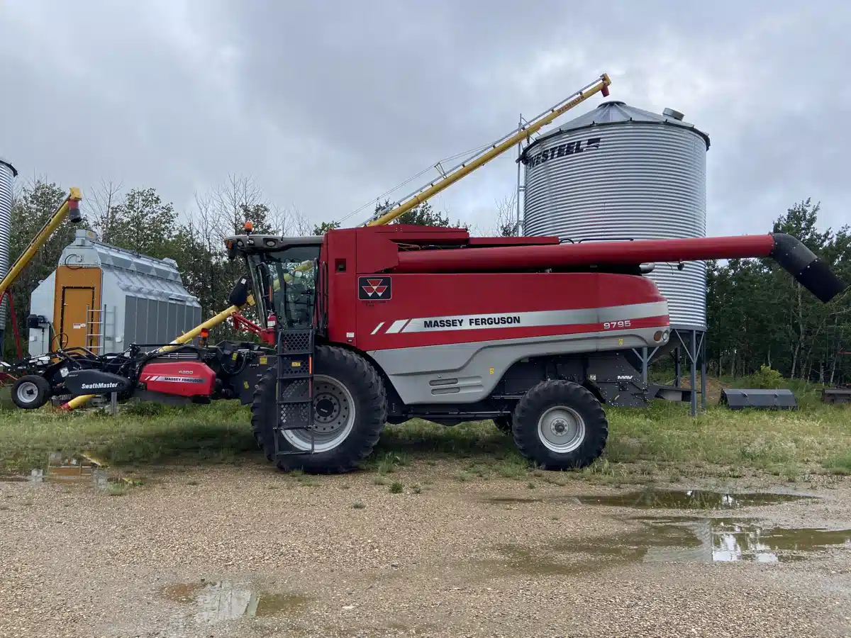 Gallery image 2 for Used 2011 Massey Ferguson 9795 Combine