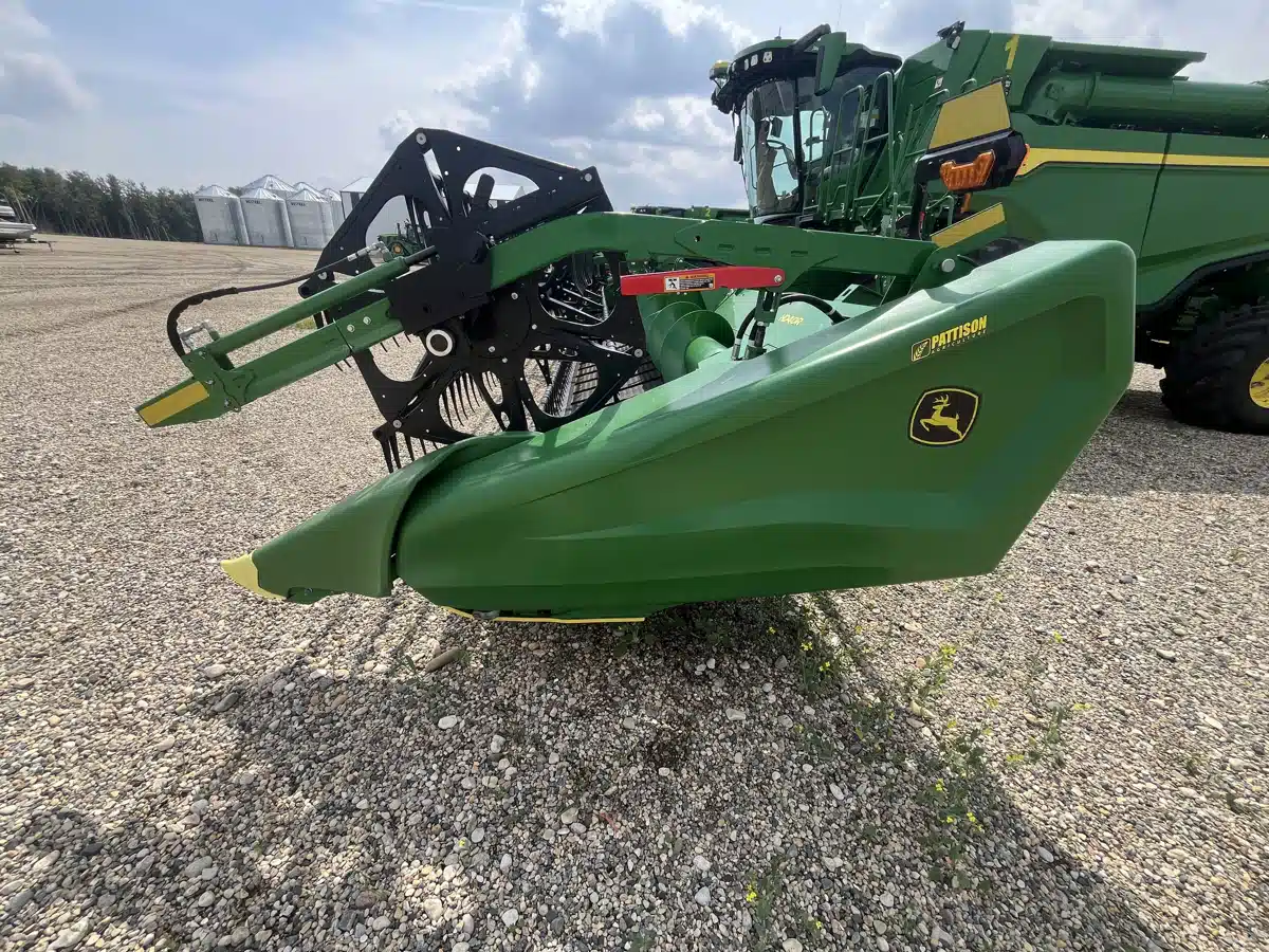 Gallery image 2 for Used 2022 John Deere HD40R Header - Draper