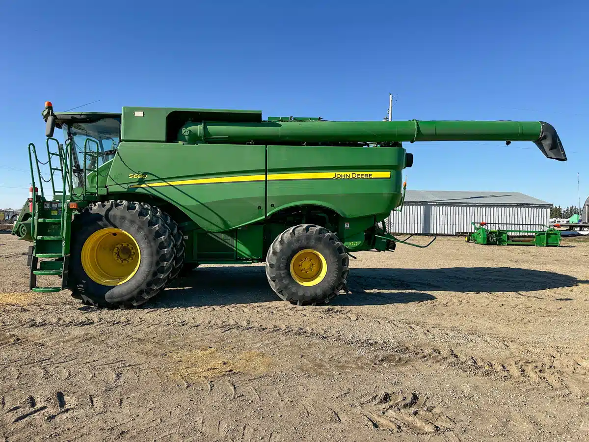 Gallery image 2 for Used 2014 John Deere S680 Combine