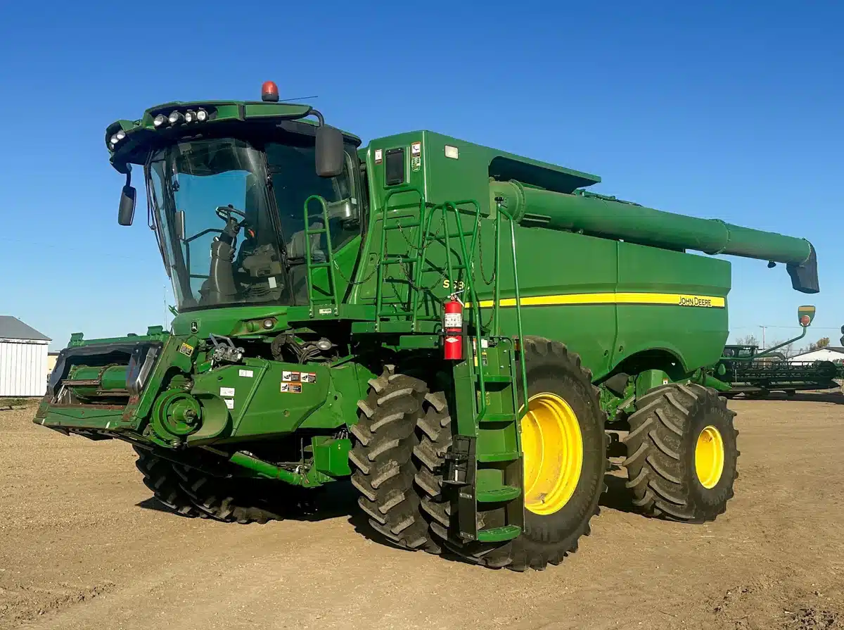 Gallery image 1 for Used 2014 John Deere S680 Combine