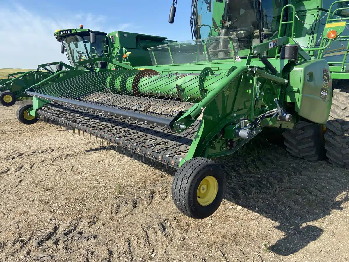 Gallery image 1 for Used 2018 John Deere 615P Header - Draper