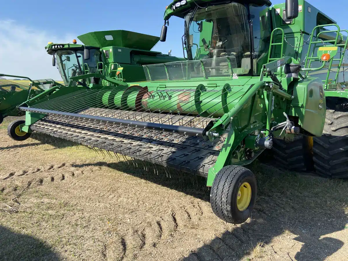 Gallery image 1 for Used 2018 John Deere 615P Header - Draper