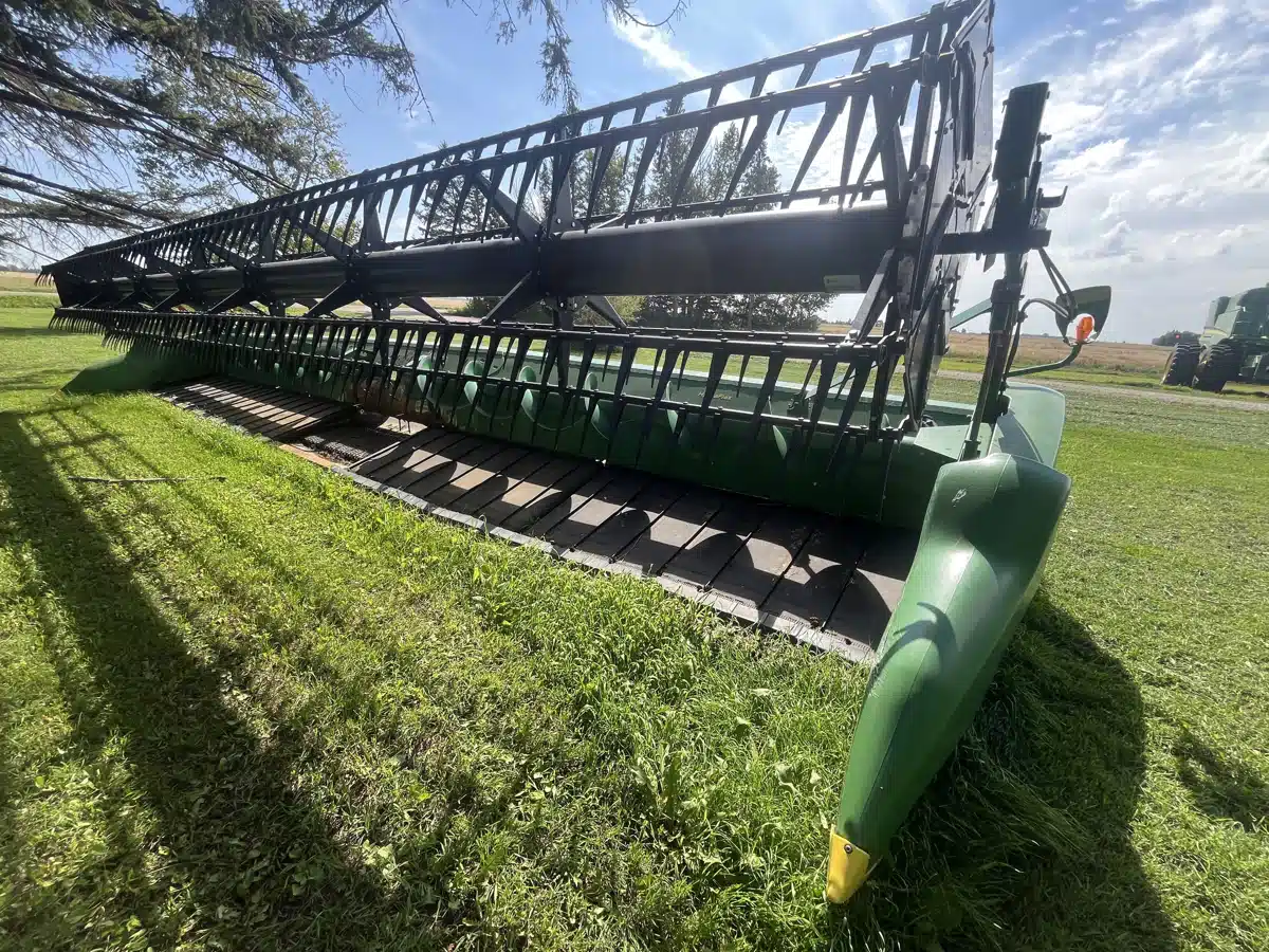 Gallery image 1 for Used 2019 John Deere 735FD Header - Draper