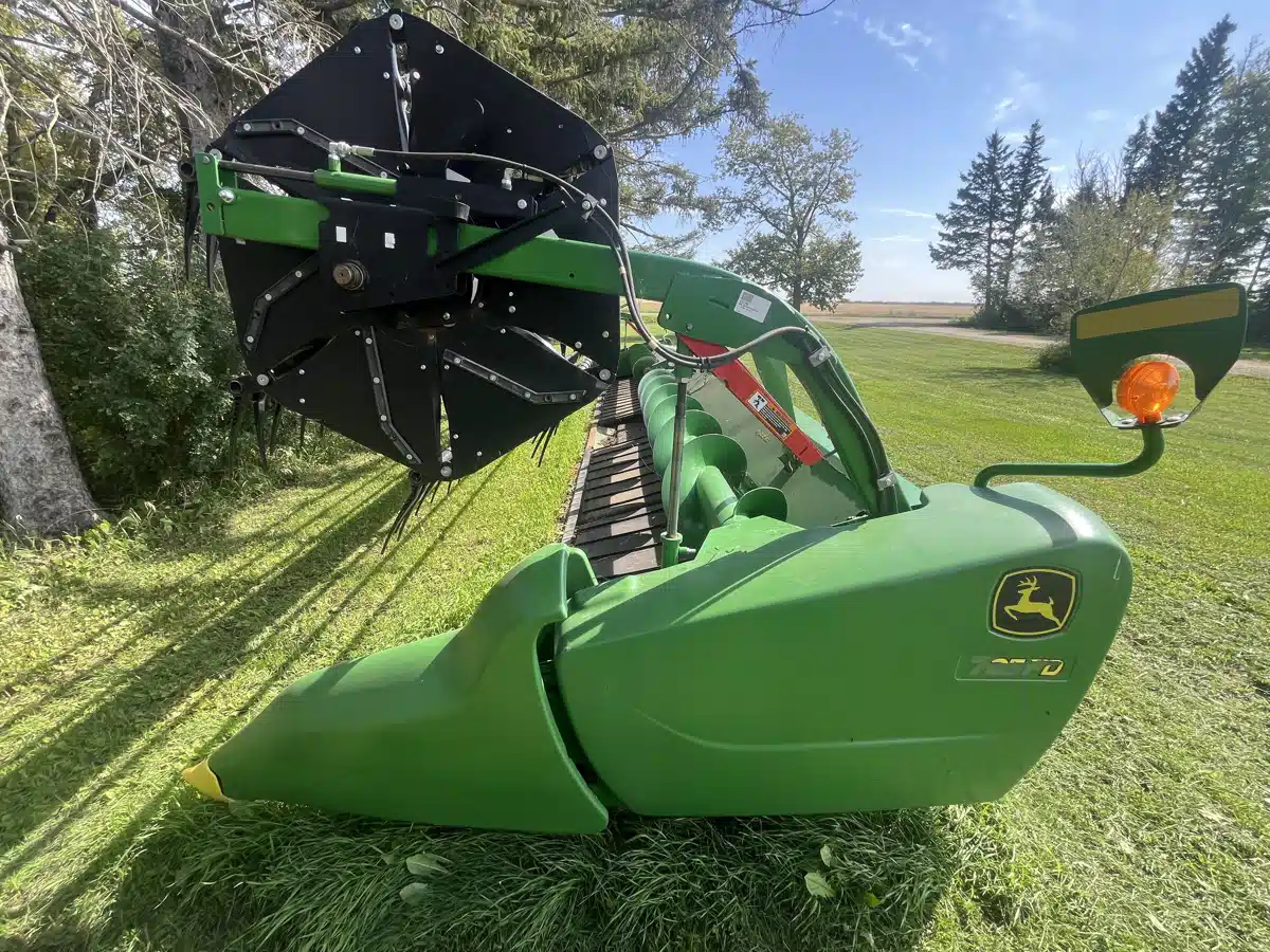 Gallery image 2 for Used 2019 John Deere 735FD Header - Draper