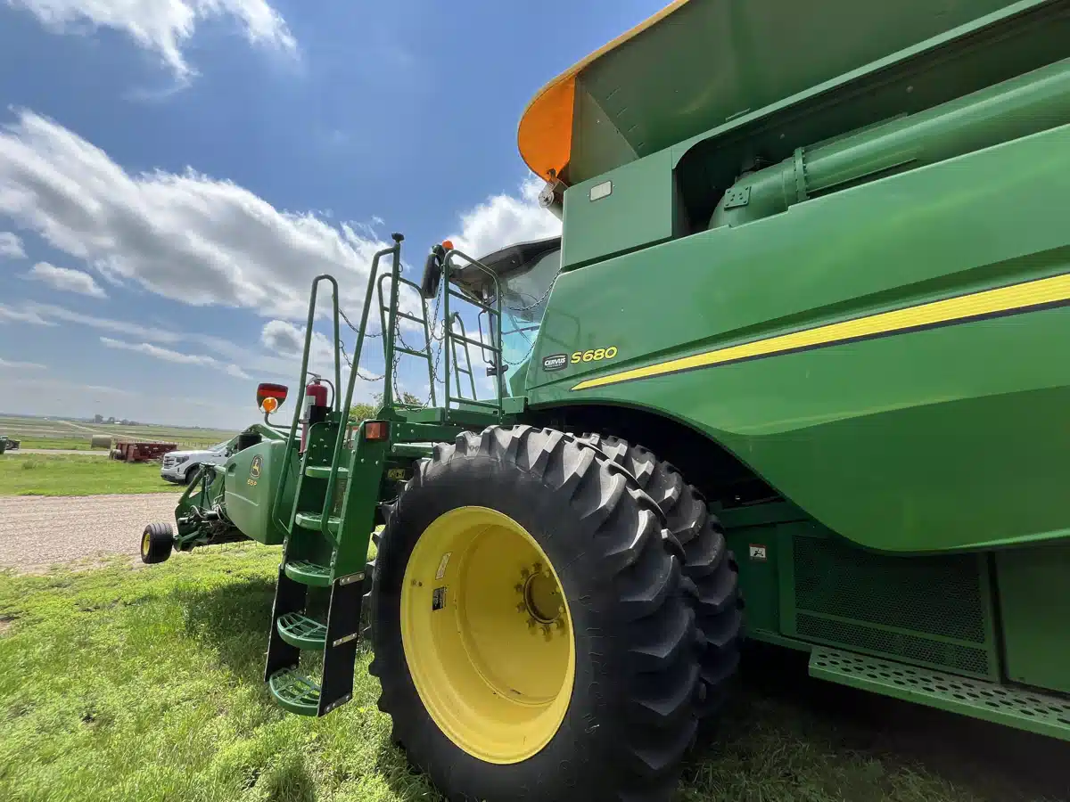 Gallery image 2 for Used 2014 John Deere S680 Combine