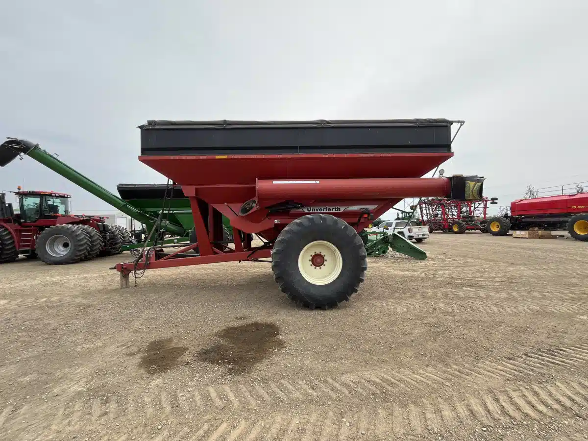 Gallery image 2 for Used 2010 Unverferth 9250 Grain Cart