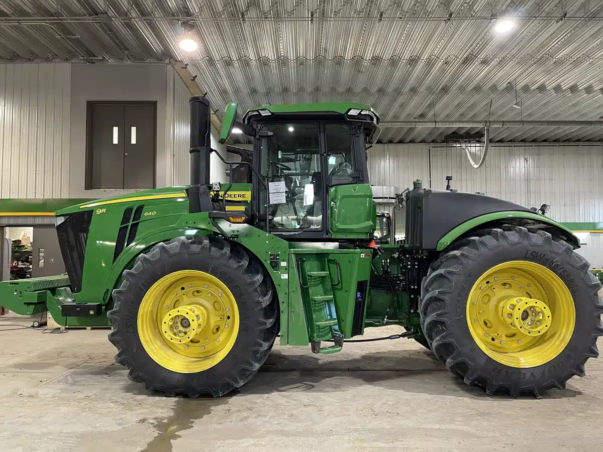Gallery image 2 for 2025 John Deere 9R 640 Tractor
