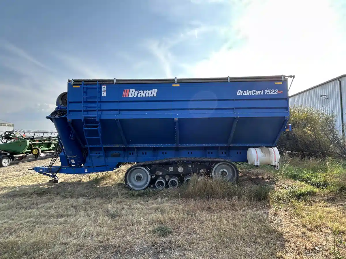 Gallery image 2 for 2016 Brandt 1522DXR Grain Cart