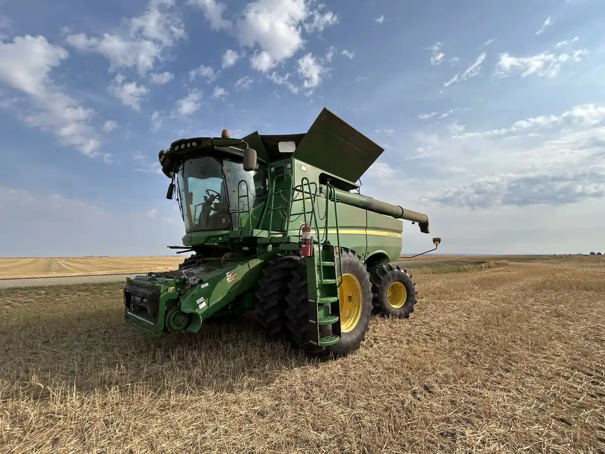 Gallery image 1 for Used 2014 John Deere S690 Combine