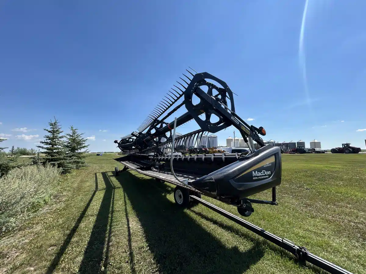 Gallery image 1 for Used 2016 MacDon FD75 Header - Flex Draper