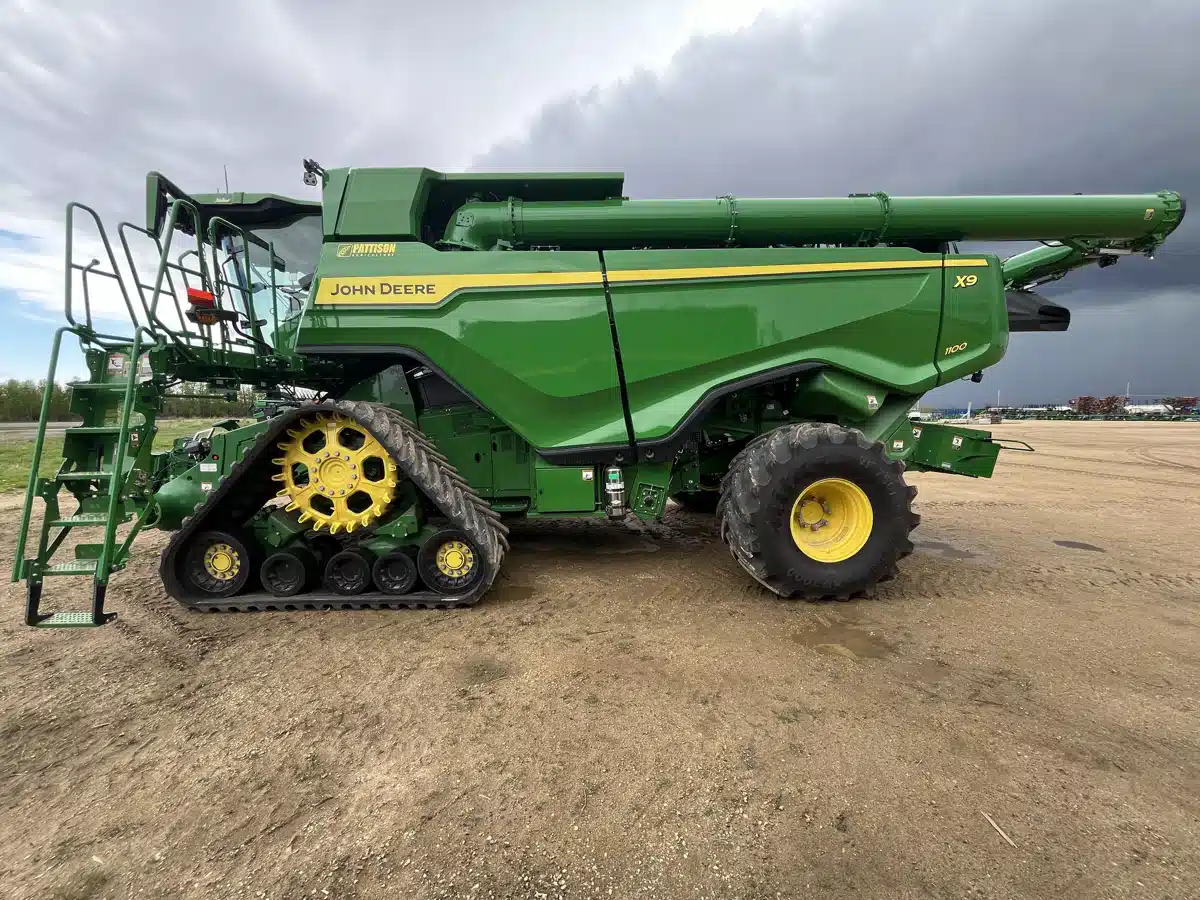 Gallery image 2 for 2024 John Deere X9 1100 Combine