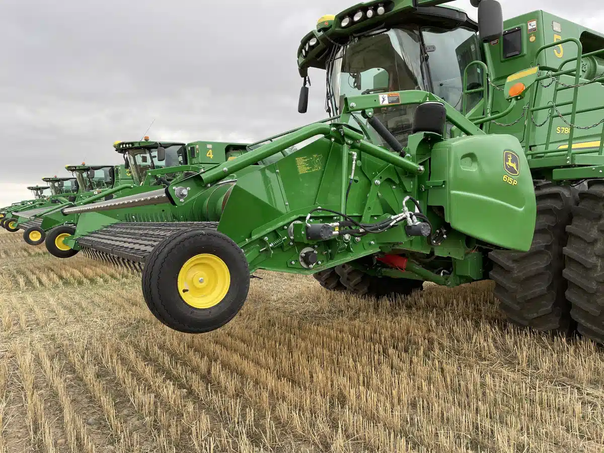 Gallery image 2 for Used 2017 John Deere 615P Header - Draper