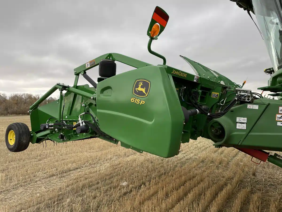 Gallery image 1 for Used 2017 John Deere 615P Header - Draper