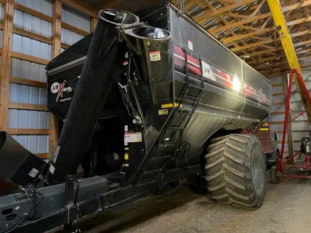 Gallery image 1 for Used 2020 J&M X1112 Grain Cart