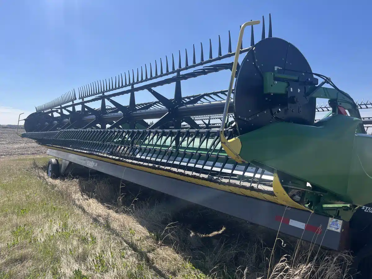 Gallery image 1 for Used 2017 John Deere 640FD Header - Draper