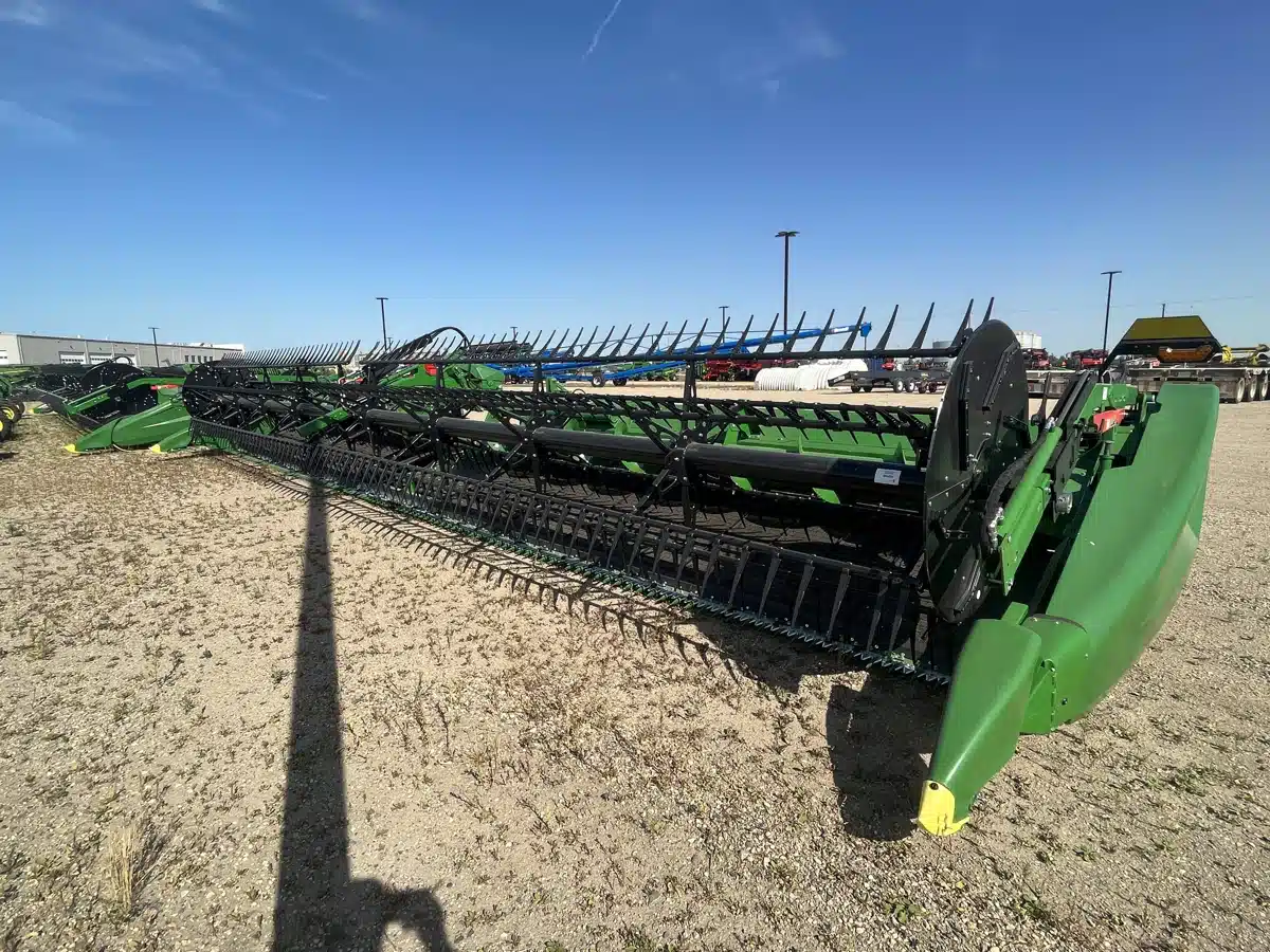 Gallery image 1 for Used 2023 John Deere HD40R Header - Draper