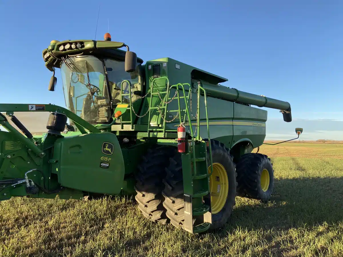 Gallery image 1 for Used 2015 John Deere S680 Combine