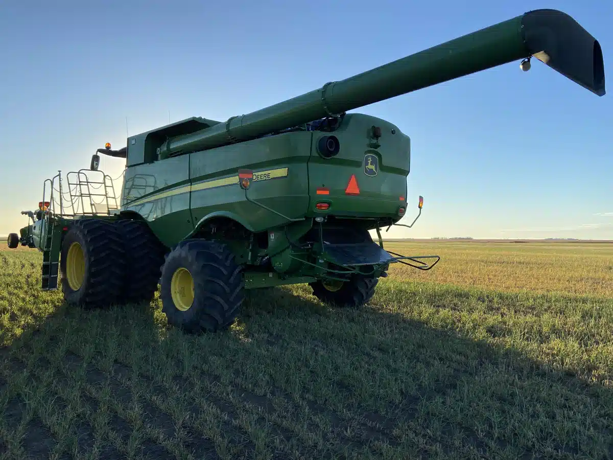 Gallery image 2 for Used 2015 John Deere S680 Combine