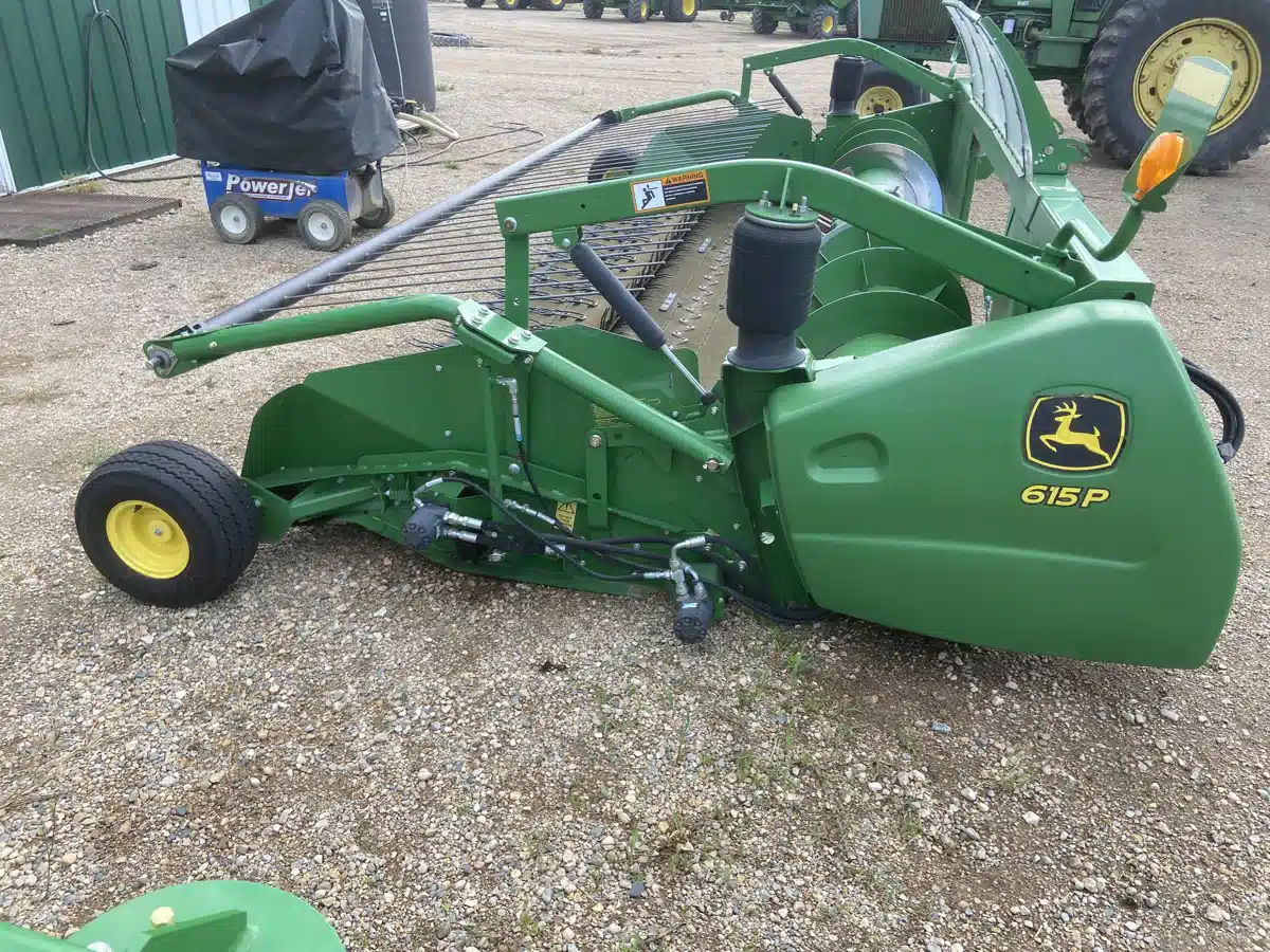 Gallery image 2 for Used 2014 John Deere 615P Header - Draper