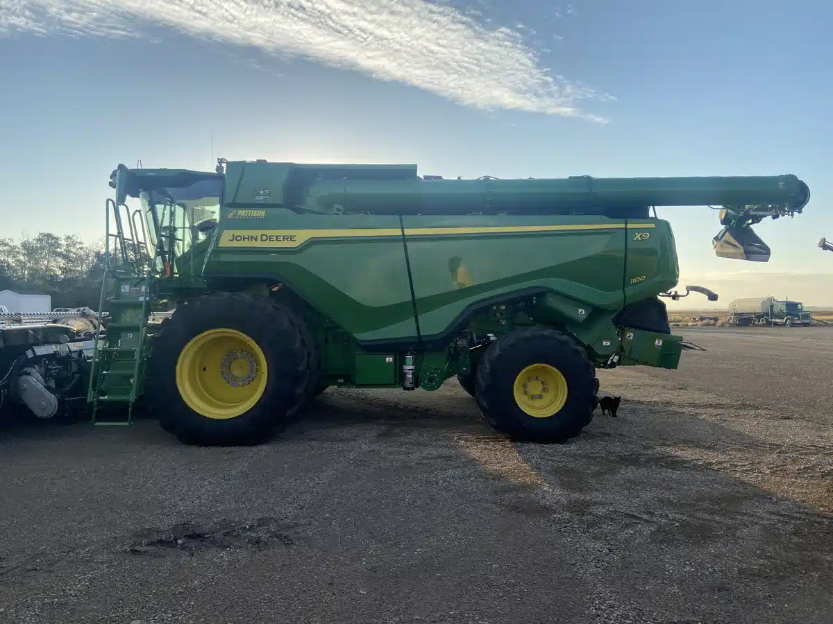 Gallery image 2 for Used 2022 John Deere X9 1100 Combine