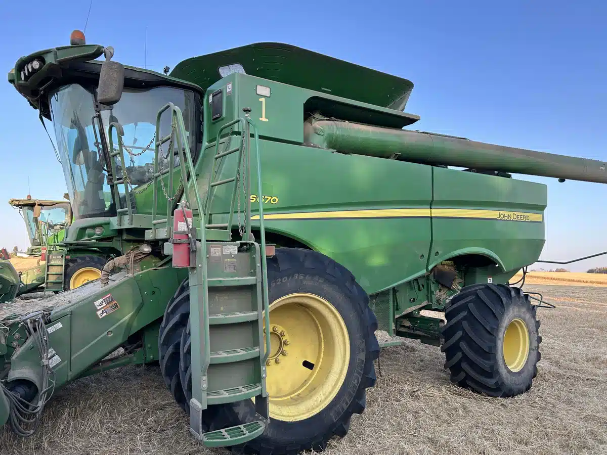 Gallery image 1 for Used 2013 John Deere S670 Combine