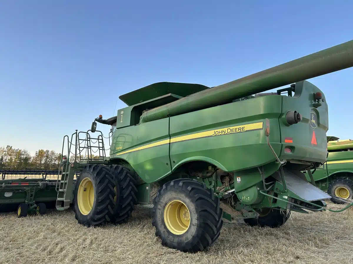 Gallery image 2 for Used 2013 John Deere S670 Combine