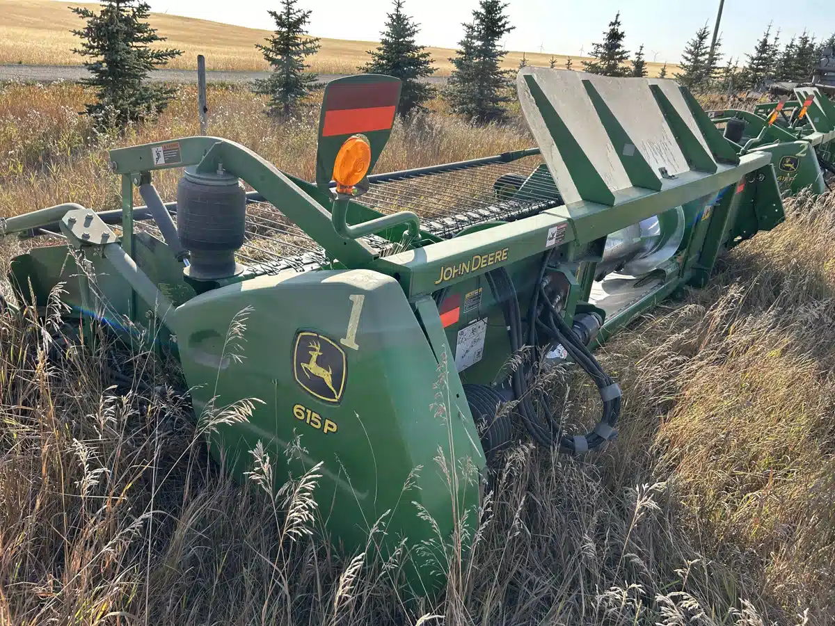 Gallery image 1 for Used 2013 John Deere 615P Header - Draper