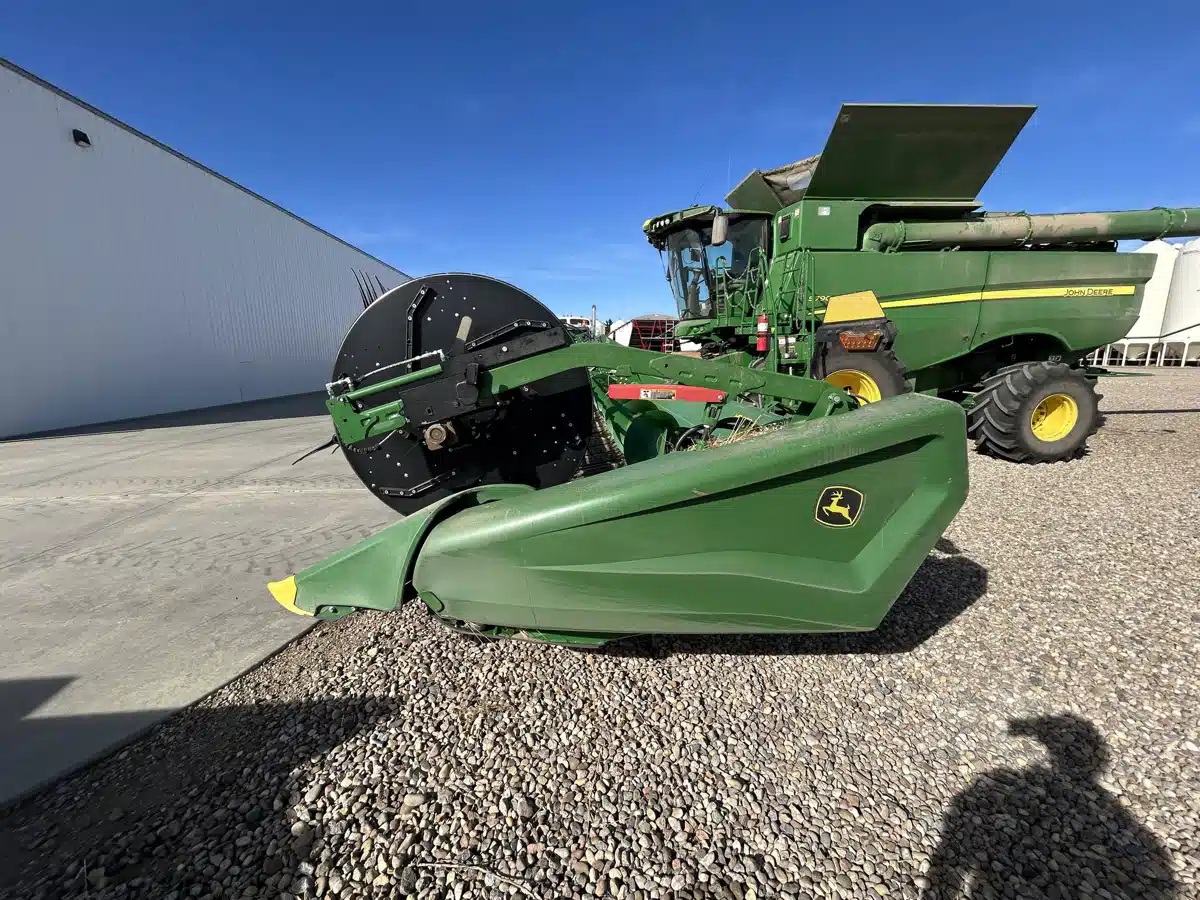Gallery image 2 for Used 2021 John Deere HD45R Header - Draper