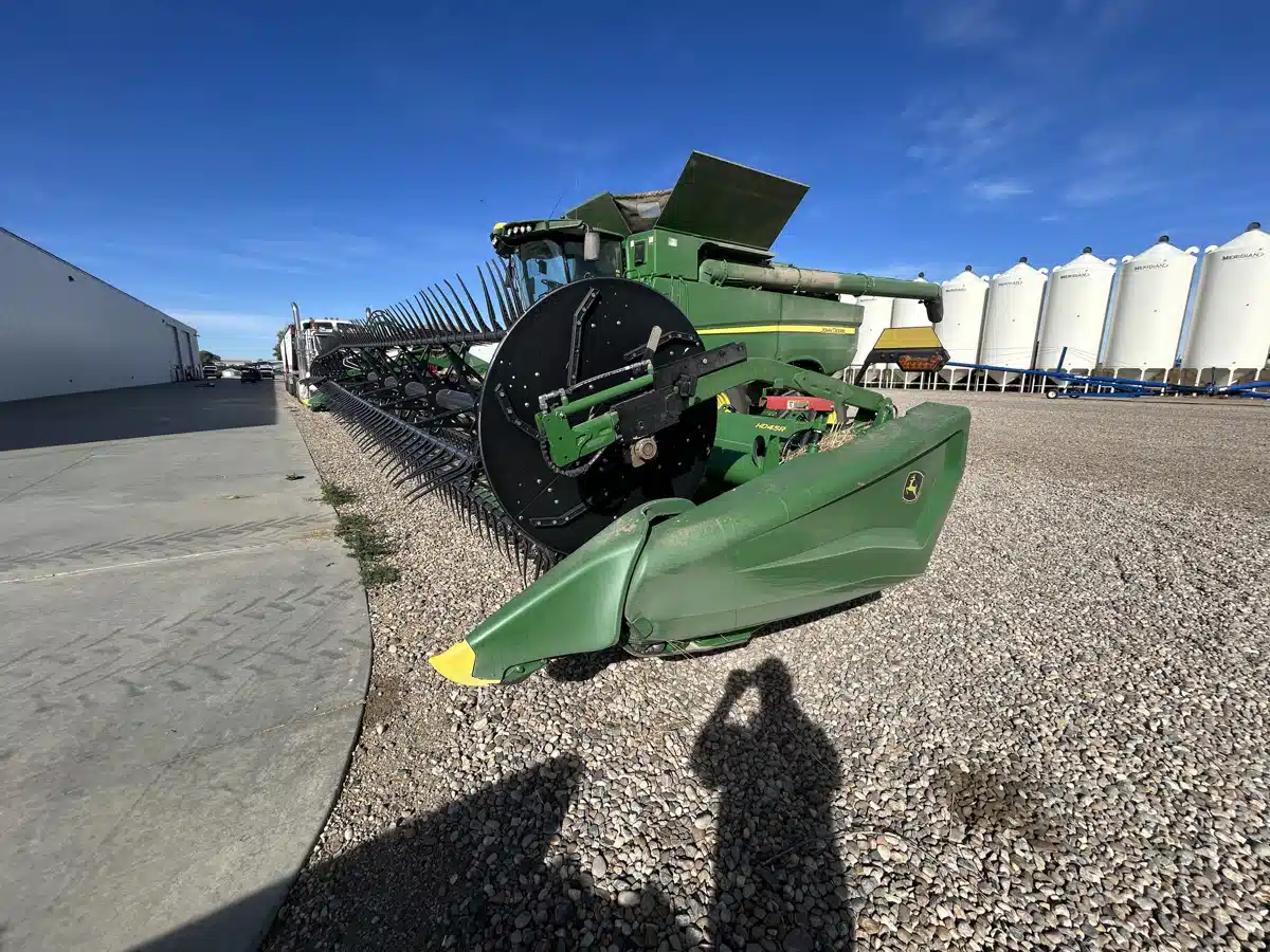 Gallery image 1 for Used 2021 John Deere HD45R Header - Draper