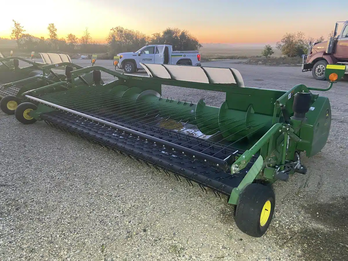 Gallery image 1 for Used 2017 John Deere 615P Header - Draper
