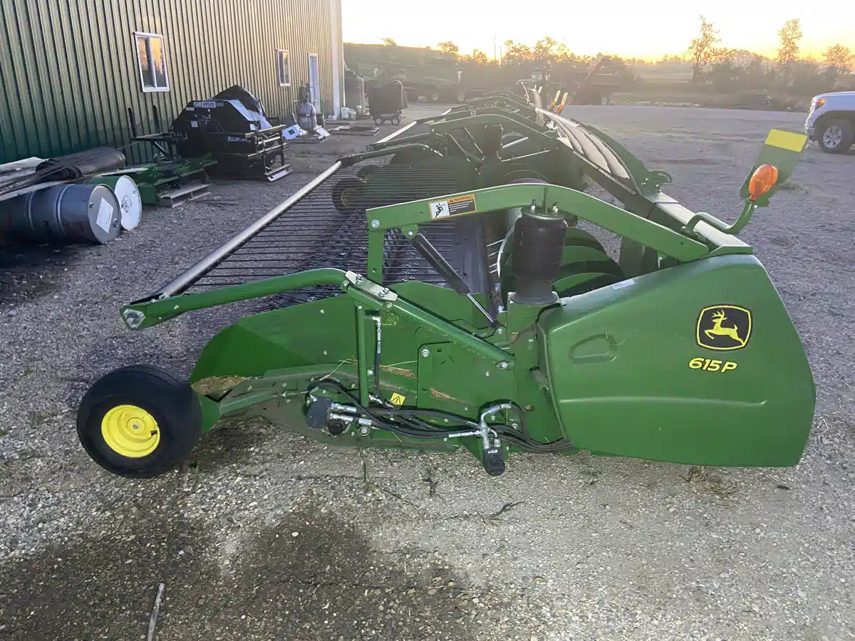 Gallery image 2 for Used 2017 John Deere 615P Header - Draper