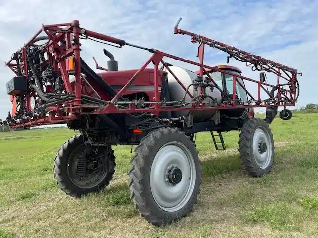 Gallery image 2 for Used 2013 Case IH PATRIOT 3330 Sprayer - Self Propelled