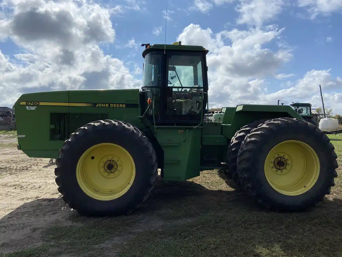 Gallery image 2 for Used 1989 John Deere 8760 Tractor
