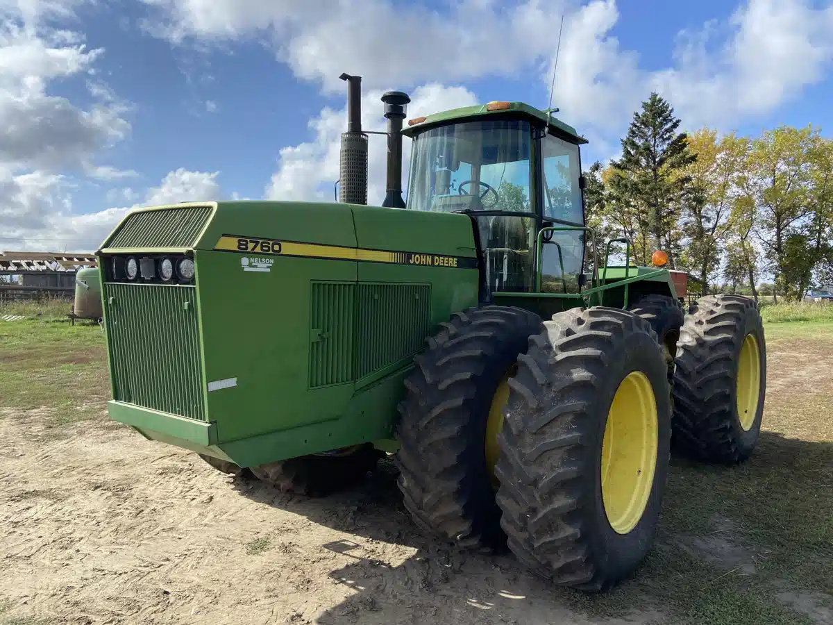 Gallery image 1 for Used 1989 John Deere 8760 Tractor
