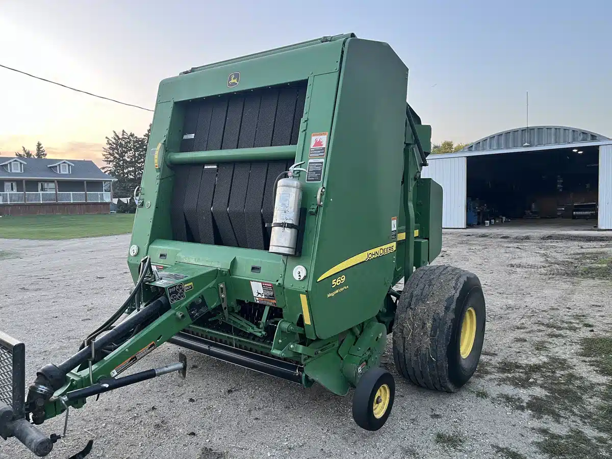 Gallery image 1 for Used 2013 John Deere 569 Round Baler