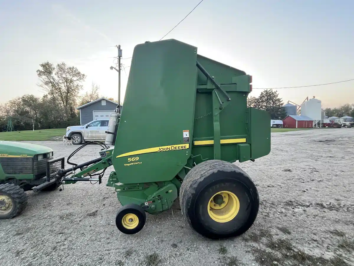 Gallery image 2 for Used 2013 John Deere 569 Round Baler